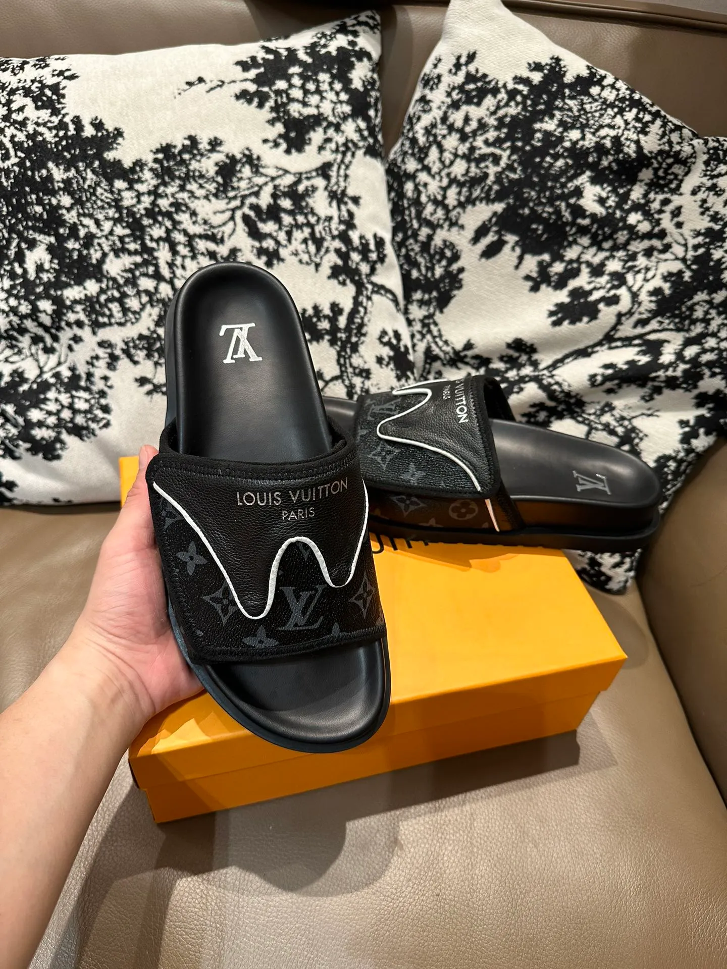 Men's shoes💰340💰 LV Velcro new style, cowhide surface, sheepskin lining, size 36-46